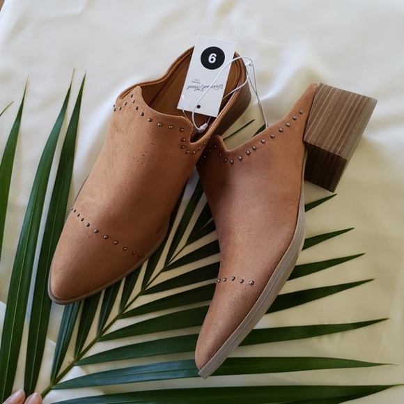 Universal Thread Shoes - NWT Women's Studded Pointed Toe Heeled Mules